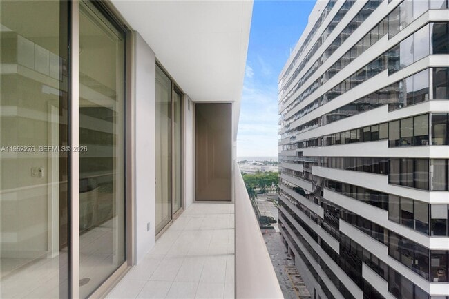 Photo - 2678 Tigertail Ave Unidad 715