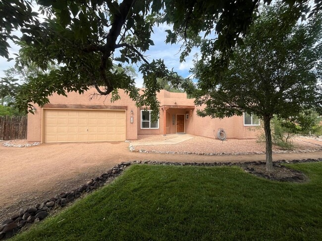 Building Photo - Gorgeous and Quiet 4 Bedroom 2.5 Bathroom ... Rental