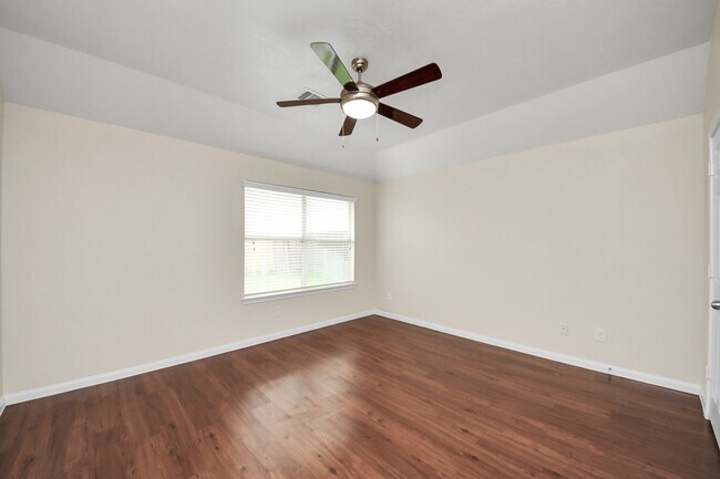 Photo - 819 Sun Prairie Dr