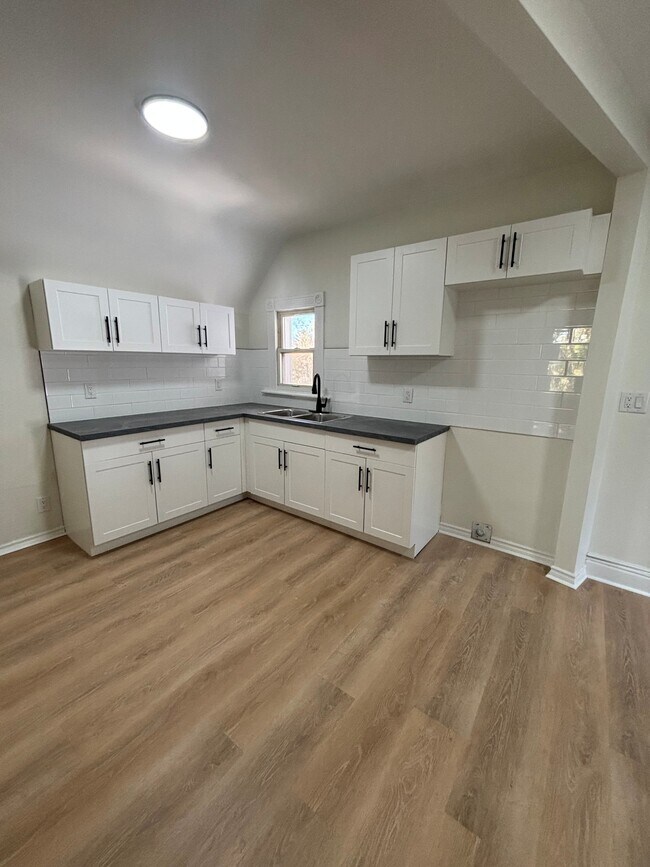 Photo - 328 Campbell St