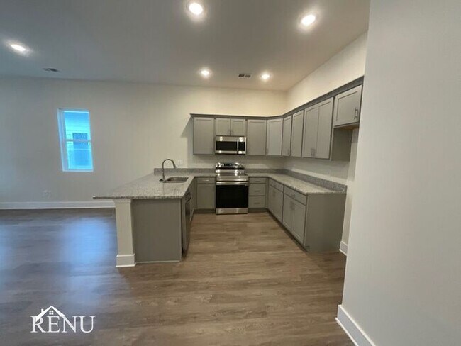 Photo - 212 McBrien Rd