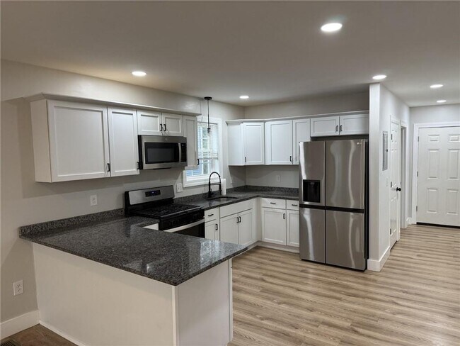 Photo - 697 Manton Ave