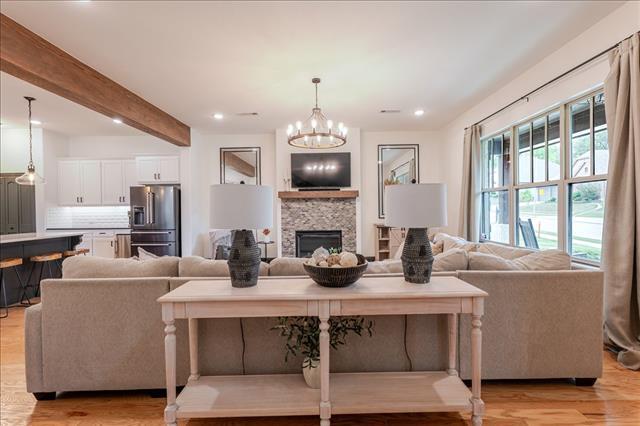 Photo - 560 Inwood St