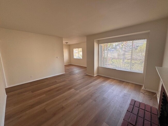 Photo - 2412 N Poinsettia Ave