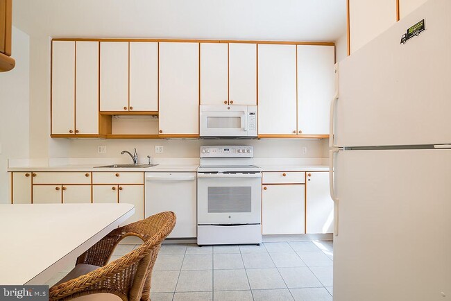 Photo - 3500 Hamlet Pl