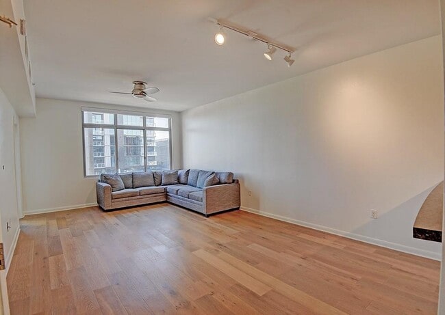 Photo - 54 Rainey St Unidad 1111