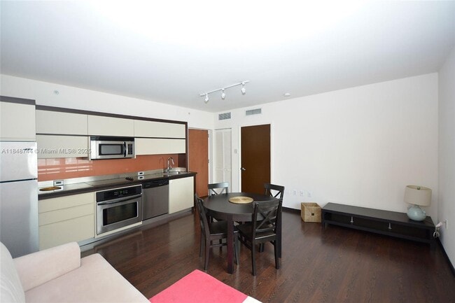 Building Photo - 435 21st St Unit 205 Rental
