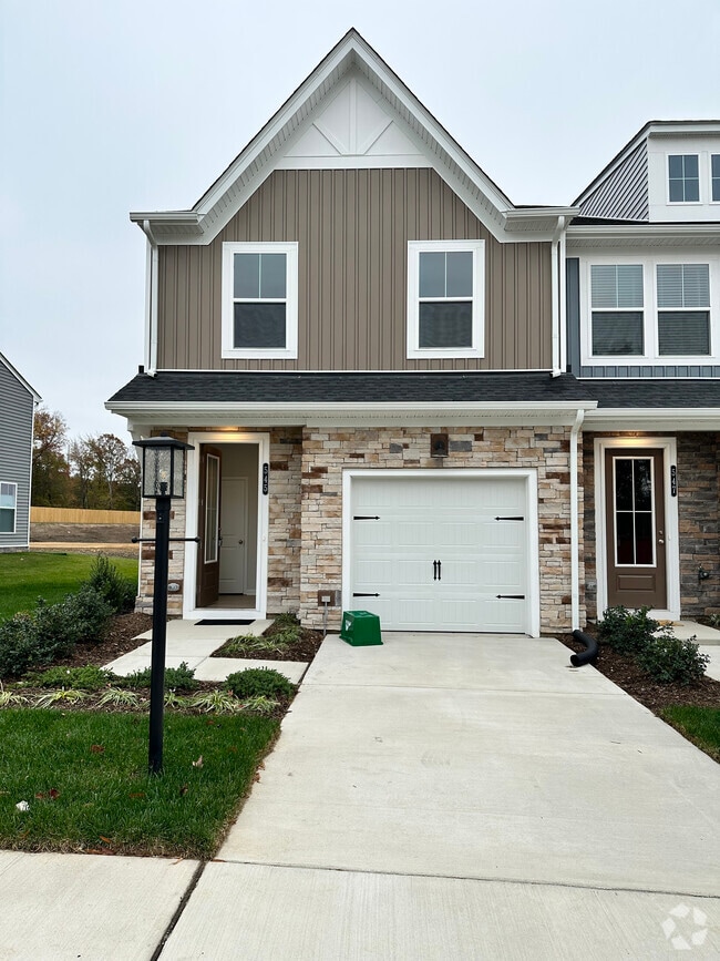Building Photo - 553 McCormick Farm Pl Rental