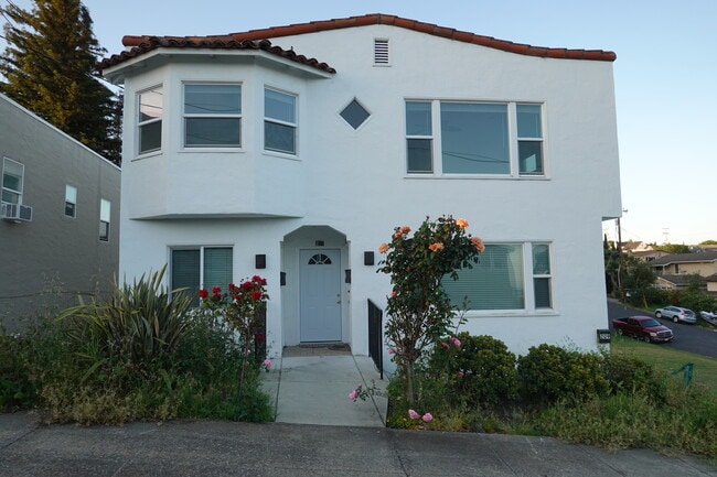 Building Photo - 211 2nd St Unit 211