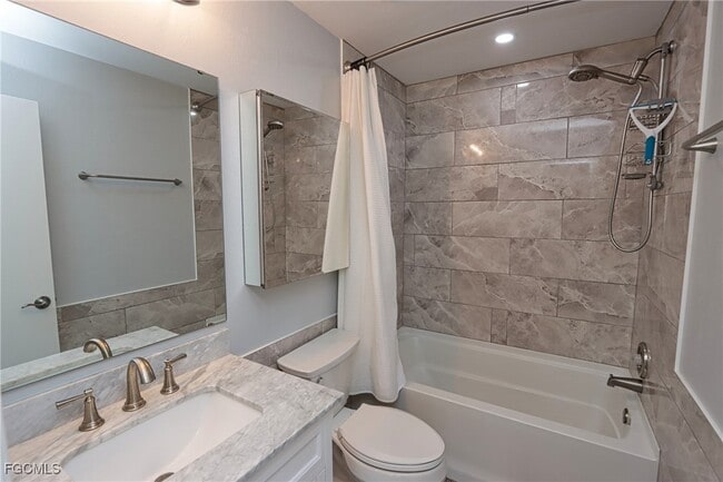 Building Photo - 8109 Country Rd Unit 201