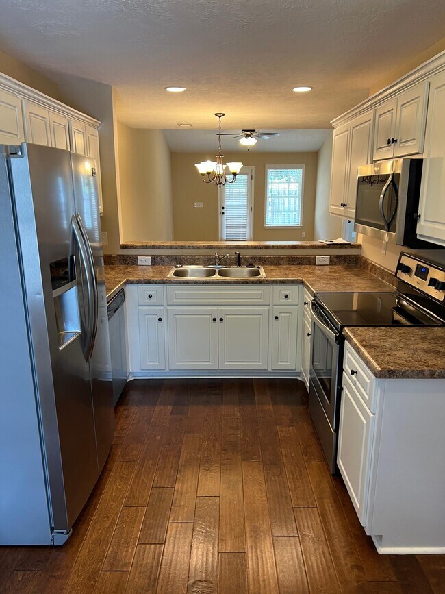 Photo - 111 Satomi Way SE