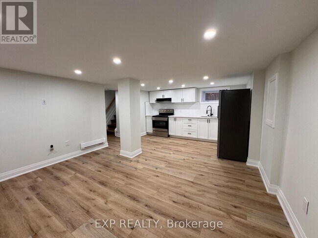 Photo - 952 Main St E Unit 5