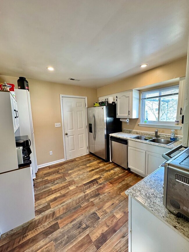 Photo - 3 bed/2 bath home on large corner lot