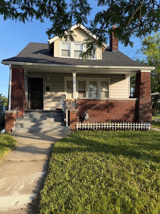 Photo - 2315 Tuxedo St