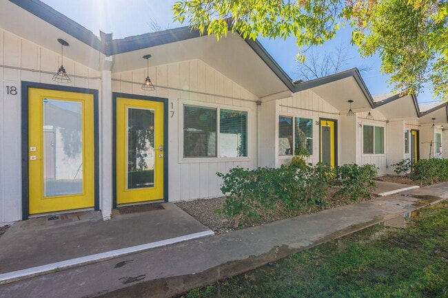 Photo - 2309 S College Ave Unidad 17