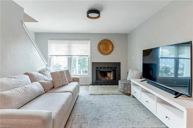 Photo - Hampton Blvd Unit 206