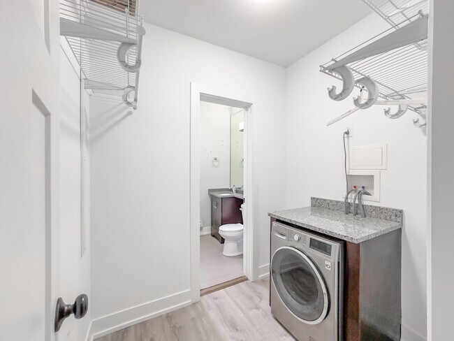 Photo - 725 W Brompton Ave Unit A04W