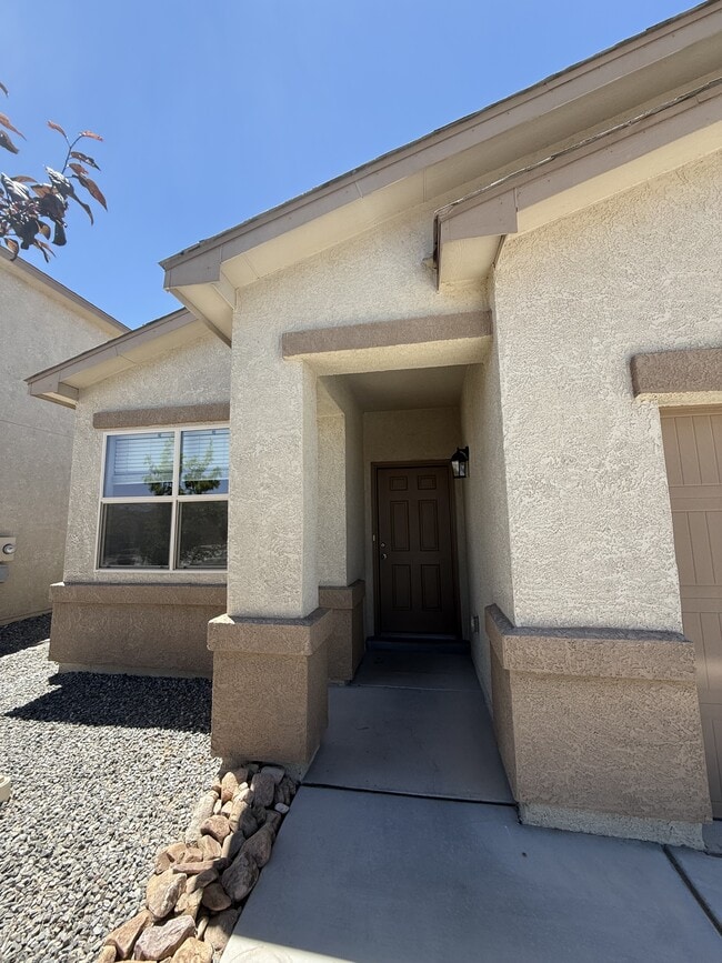 Photo - 2116 Solitaire St NE
