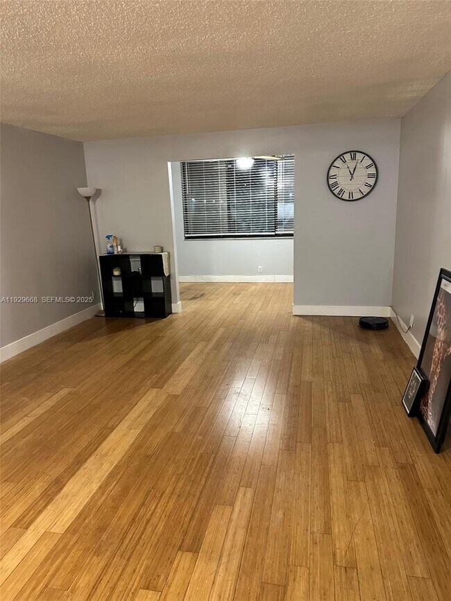 Building Photo - 8040 Hampton Blvd Unit 508