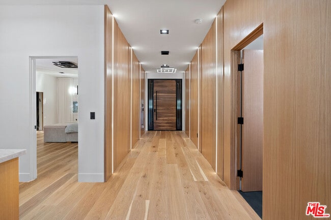 Photo - 23283 Erwin St