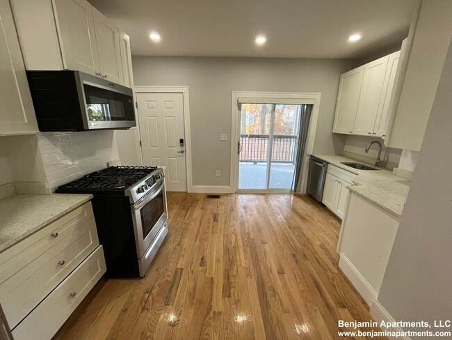 Building Photo - 374 Oxford St Unit 2