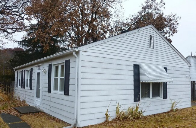 Photo - Spacious 3-Bedroom Moline Rental Garage Included