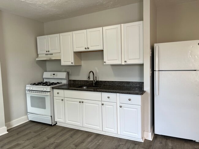 Building Photo - 207 Broadway Unit 2