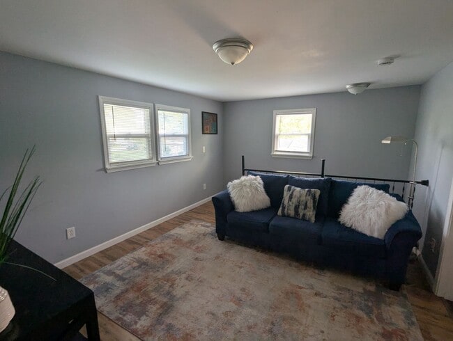Photo - Beautifully renovated 3 bedroom furnished ...
