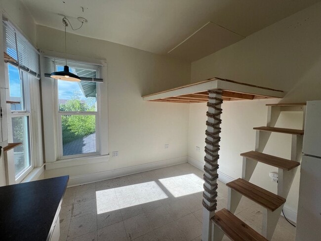 Photo - Studio Unit Very Close to WWU and Downtown Unidad # 3