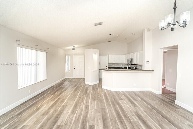 Photo - 1592 Salerno Cir