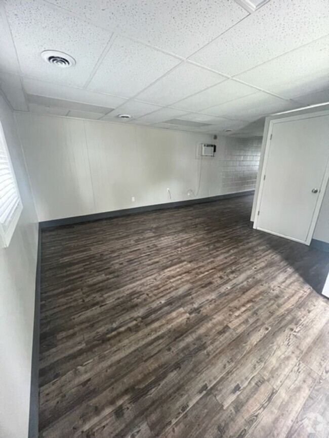 Building Photo - 28 Estelle St Unit 28.5 Rental