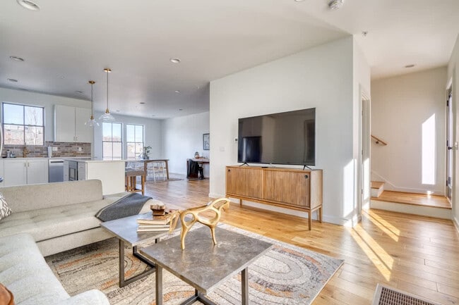 Building Photo - 512 NE 56th Ave Unit ID1309884P Rental