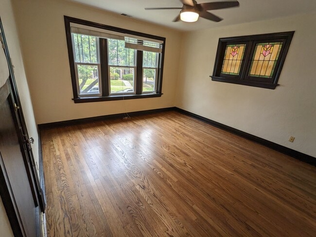 Building Photo - 6633 Alamo Avenue Unit 2W