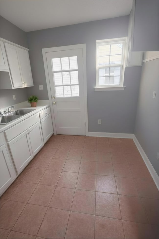 Photo - 690 Hudson St