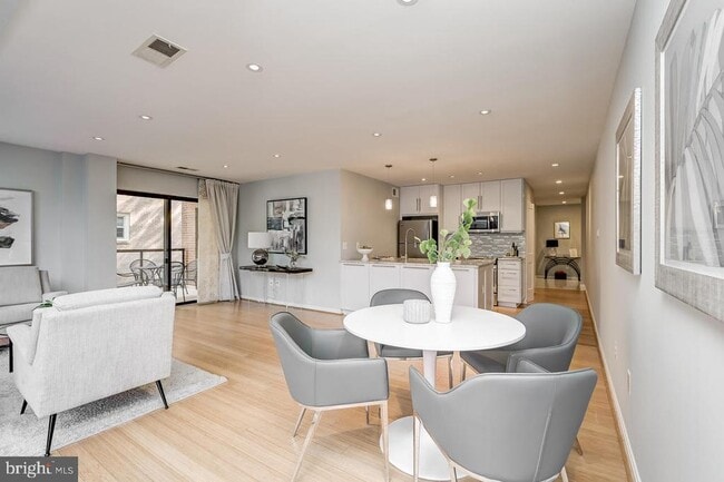 Photo - 1029 N Stuart St Unit 307