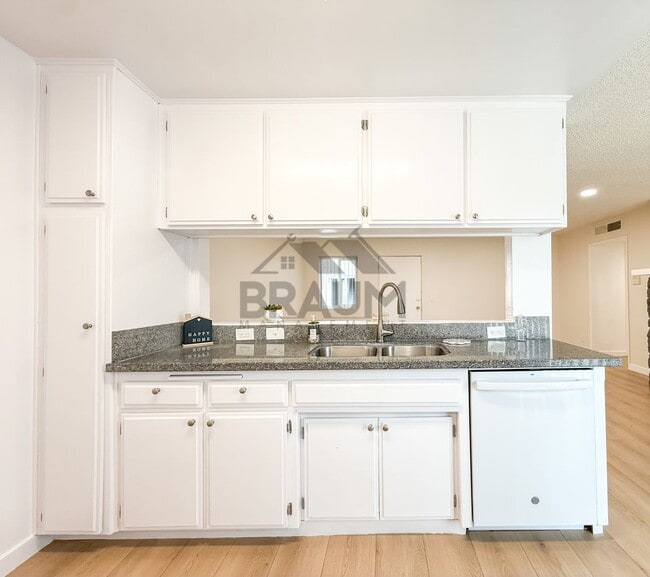 Photo - 13347 Victory Blvd Unit 108