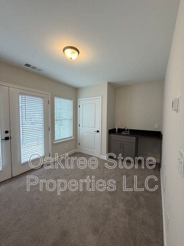 Photo - 1996 Main St NW