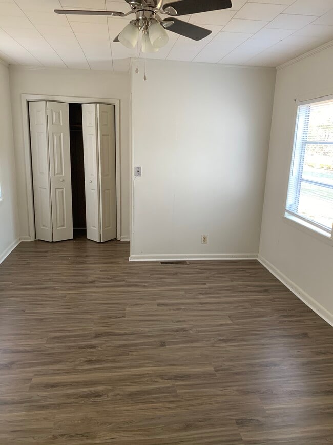 Building Photo - 402 W 22nd Street