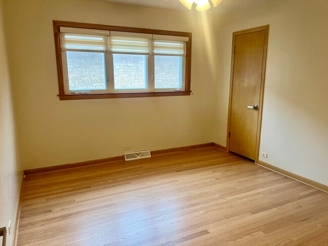 Photo - 4852 N Greenwood Ave