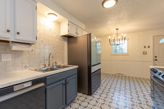 Photo - Charming Ranch in North Longmont!
