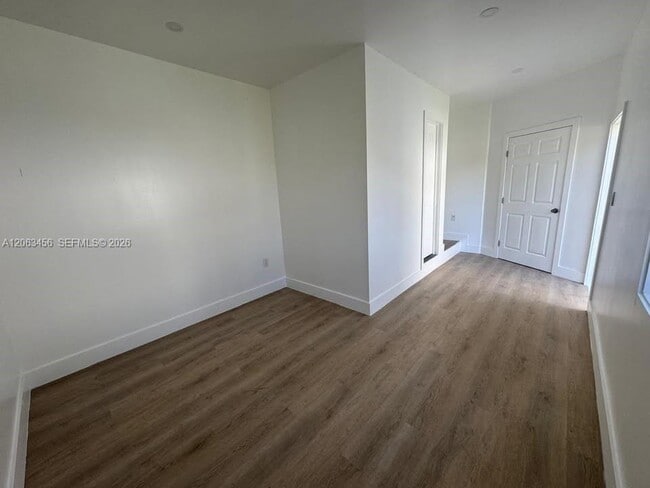 Photo - 670 NE 166th St Unit front