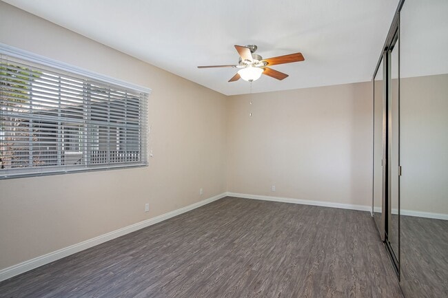 Photo - Twin Pines Apartments