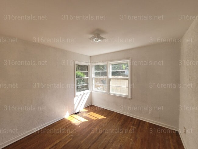 Photo - $1,050 - 3 bedroom/ 1 bathroom - Single Family Home