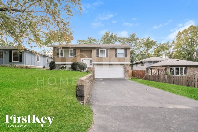 Building Photo - 0N084 Elmwood St