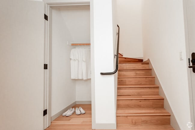 1HAB, 1BA Loft - 977-984 ft² - El Centro Apartments and Bungalows