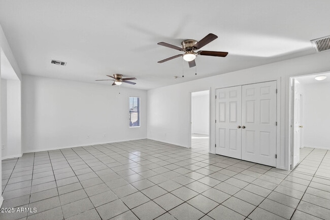 Photo - 8321 W Edwards St Apartamento Unidad A