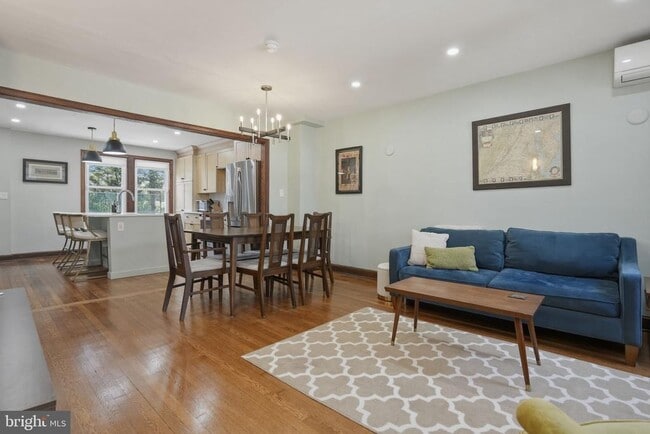 Photo - 32 Farragut Pl NW