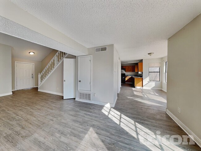 Photo - 1506 Briarpath Ln