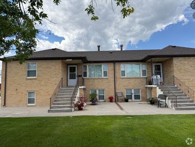 Building Photo - 2810-2816 Ave I Scottsbluff, Ne. Unit Two By Four-2810 Rental