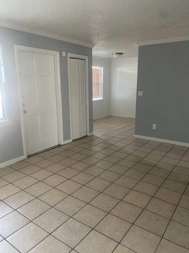 Building Photo - 3215 Baird Ave Unit Q-109